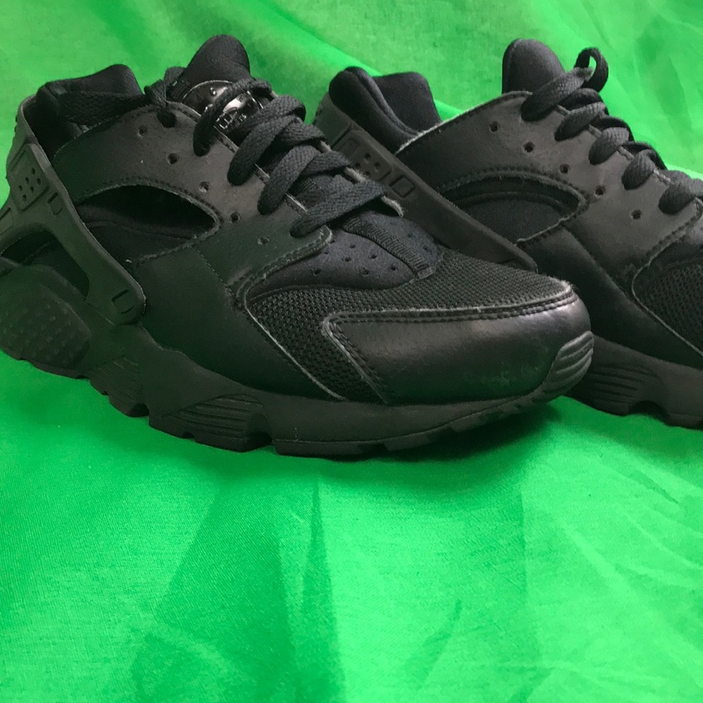 Black Huaraches